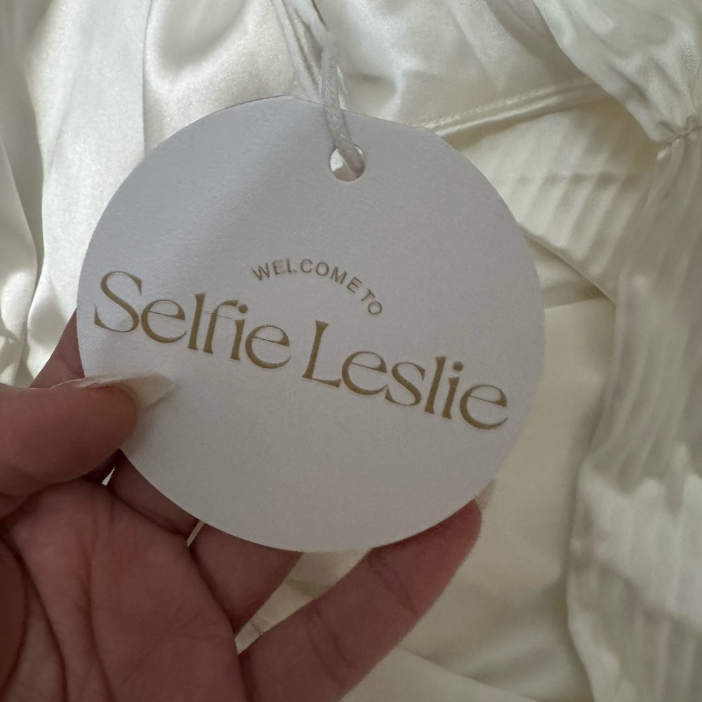 Selfie Leslie White One-Shoulder Pleated Gown with Side Cutout - Picture 6 of 7